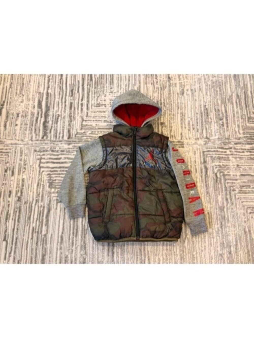 Air Jordan kids size 4 (XS) camo layered-look puffer coat